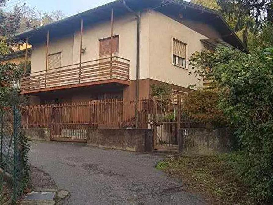 Immagine 1 di Villa in vendita  in Via Mentana 8 8 a Gemonio