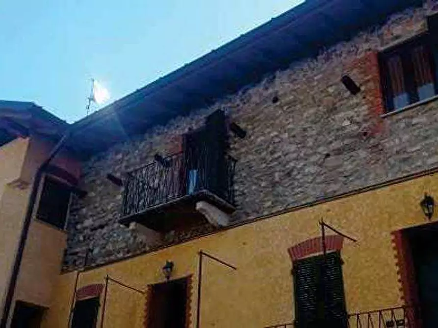 Immagine 1 di Appartamento in vendita  in via Garibaldi  13 a Casalzuigno