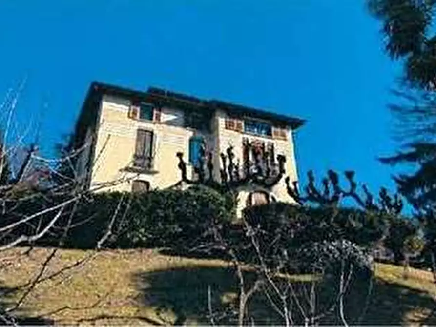 Immagine 1 di Villa in vendita  in Via Andrea Del Sarto 15 a Varese