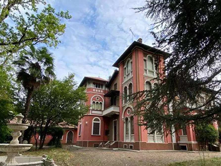 Immagine 1 di Villa in vendita  a Venegono Superiore