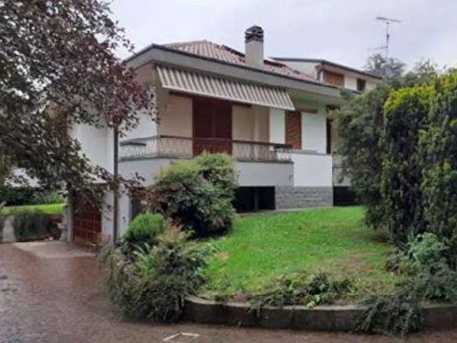 Immagine 1 di Villa in vendita  in Via Cesare Battisti 42 42 a Castiglione Olona