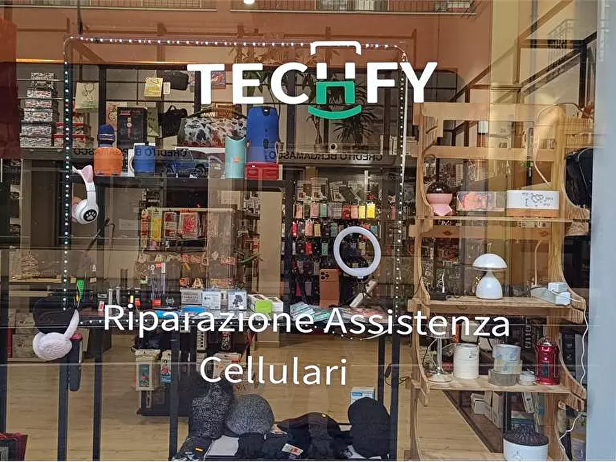 Immagine 3 di Negozio in affitto  in via labiena 107 a Laveno-Mombello