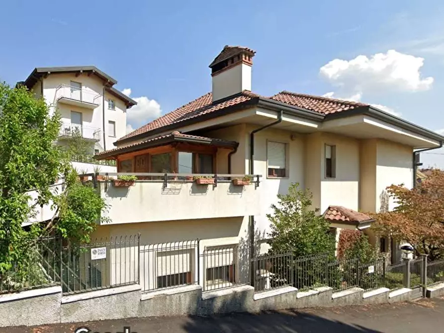 Immagine 1 di Villa in vendita  in Via Ruggero Settimo, 46 46 a Varese