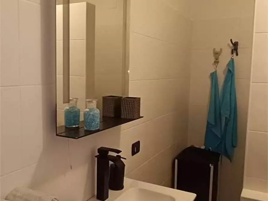 Immagine 10 di Appartamento in vendita  in piazza aldo moro a Lavena Ponte Tresa