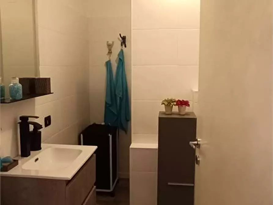 Immagine 12 di Appartamento in vendita  in piazza aldo moro a Lavena Ponte Tresa