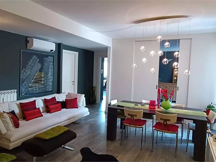 Immagine 5 di Appartamento in vendita  in piazza aldo moro a Lavena Ponte Tresa