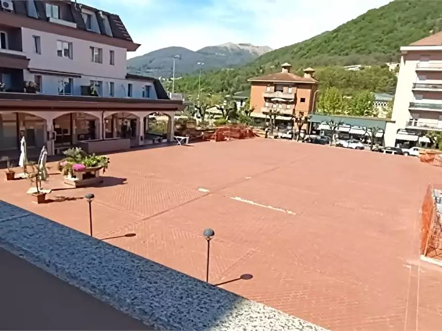 Immagine 16 di Appartamento in vendita  in piazza aldo moro a Lavena Ponte Tresa