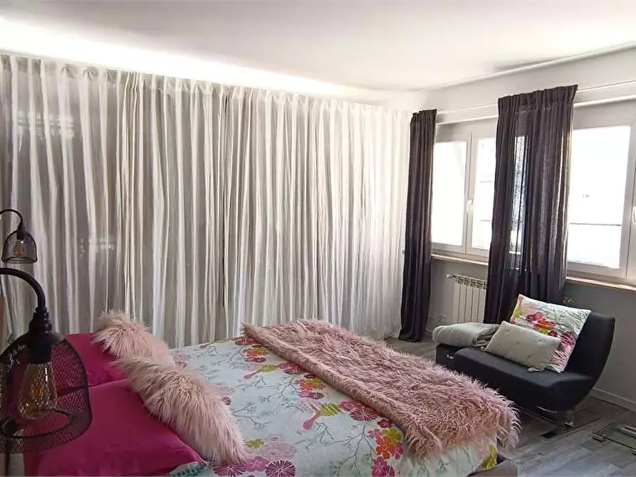 Immagine 21 di Appartamento in vendita  in piazza aldo moro a Lavena Ponte Tresa