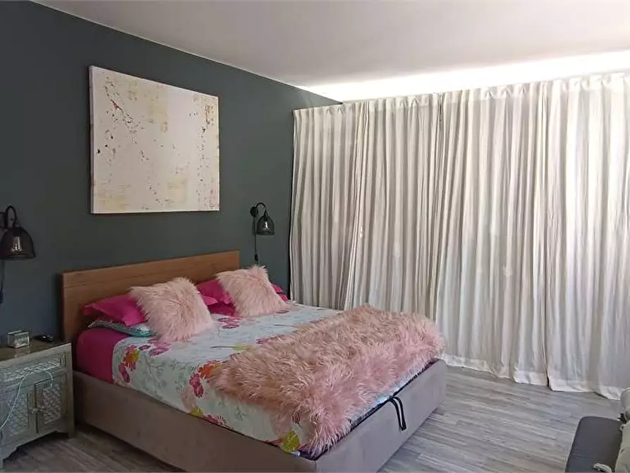 Immagine 22 di Appartamento in vendita  in piazza aldo moro a Lavena Ponte Tresa