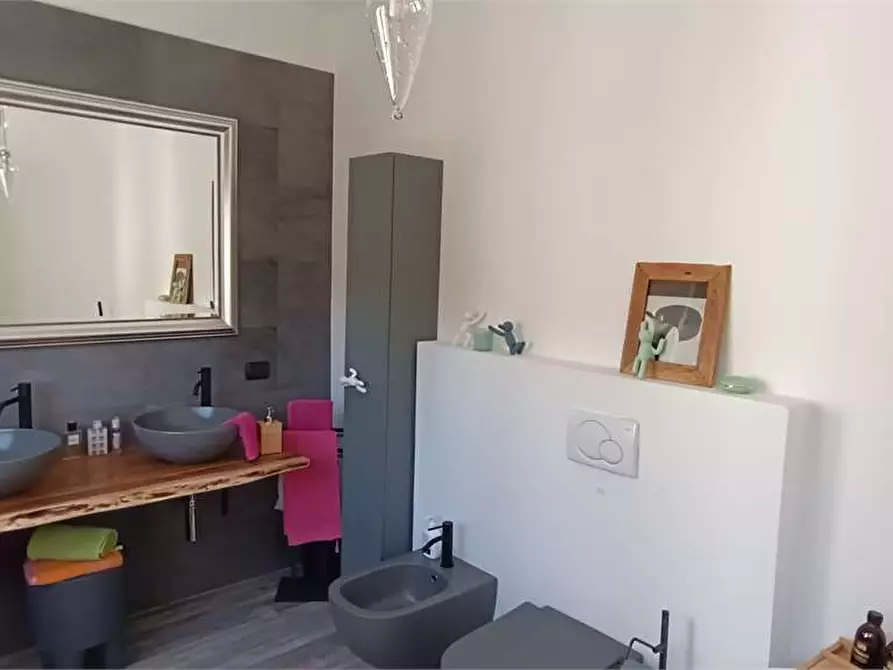 Immagine 24 di Appartamento in vendita  in piazza aldo moro a Lavena Ponte Tresa