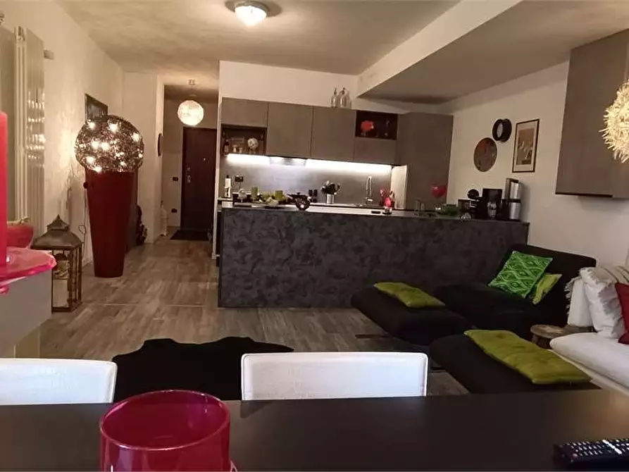 Immagine 4 di Appartamento in vendita  in piazza aldo moro a Lavena Ponte Tresa