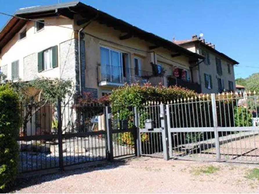 Immagine 1 di Appartamento in vendita  in Via Prealpi 2 a Cocquio-Trevisago
