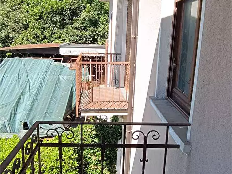 Immagine 21 di Appartamento in vendita  in Piazza Garibaldi 13 a Caravate