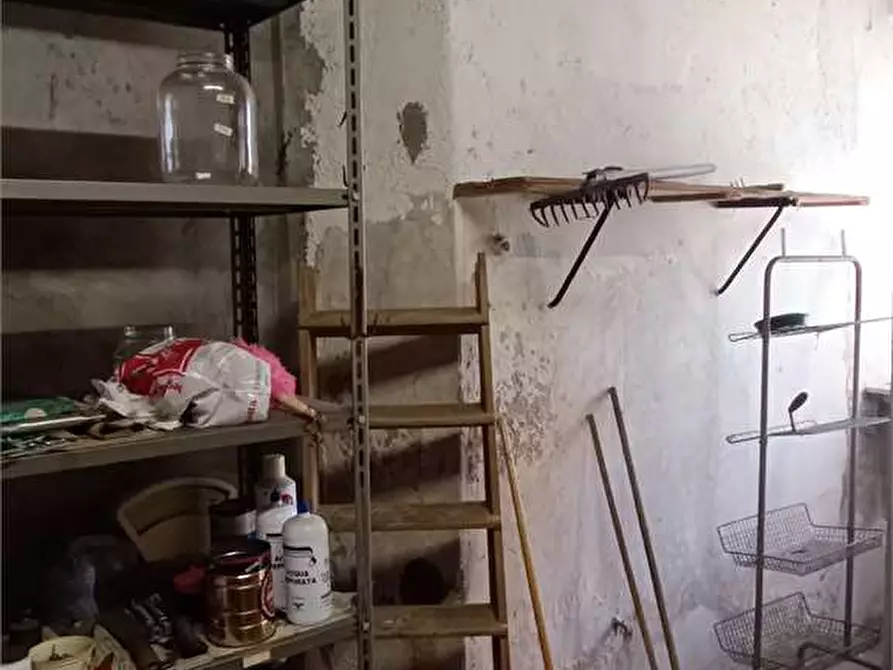 Immagine 23 di Appartamento in vendita  in Piazza Garibaldi 13 a Caravate