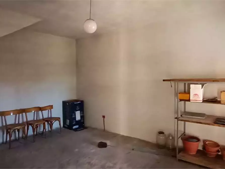 Immagine 24 di Appartamento in vendita  in Piazza Garibaldi 13 a Caravate