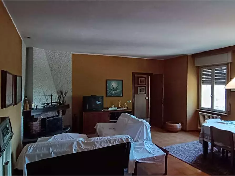 Immagine 27 di Appartamento in vendita  in Piazza Garibaldi 13 a Caravate