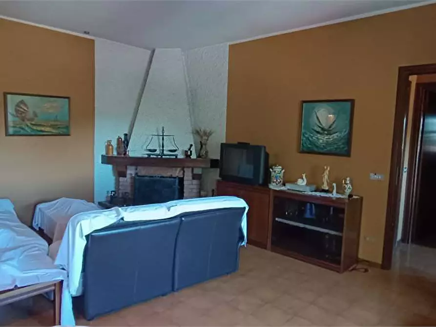 Immagine 33 di Appartamento in vendita  in Piazza Garibaldi 13 a Caravate