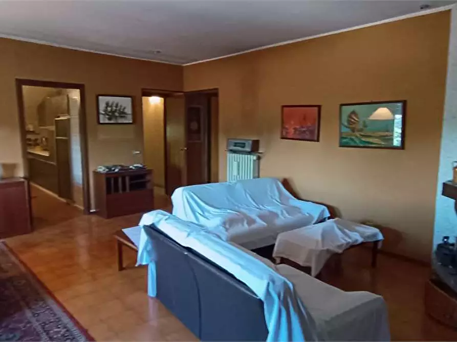 Immagine 34 di Appartamento in vendita  in Piazza Garibaldi 13 a Caravate