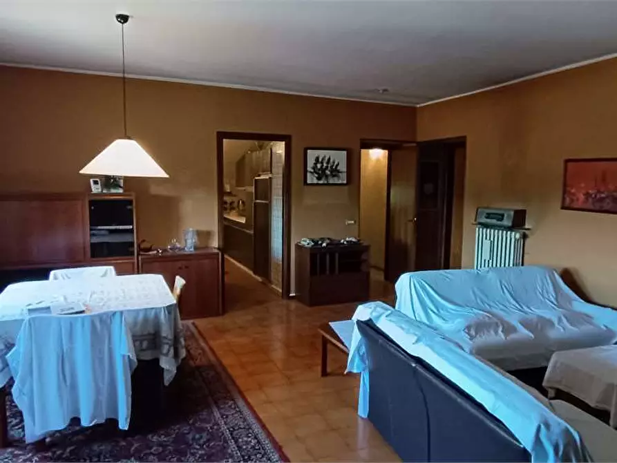 Immagine 35 di Appartamento in vendita  in Piazza Garibaldi 13 a Caravate