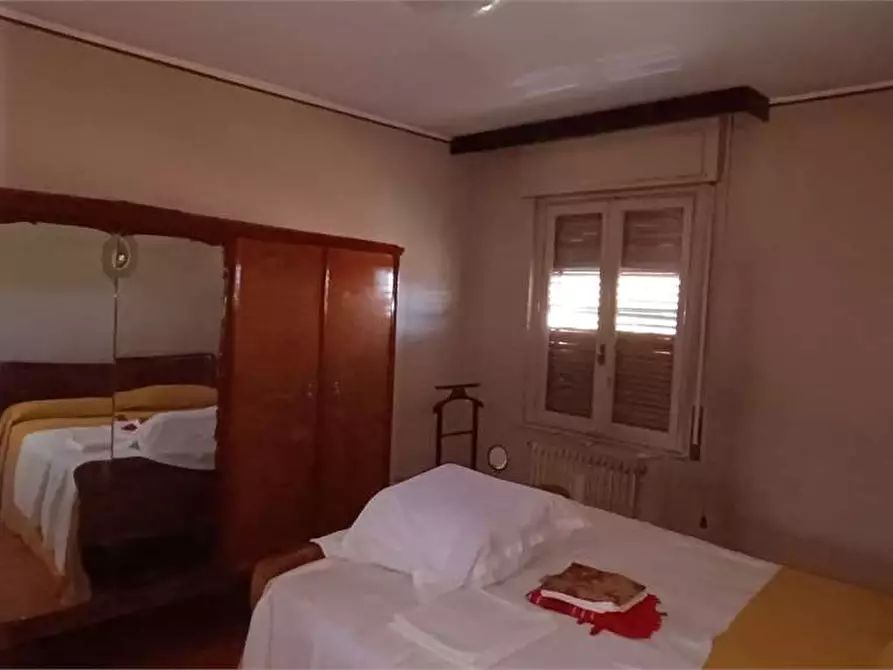 Immagine 36 di Appartamento in vendita  in Piazza Garibaldi 13 a Caravate