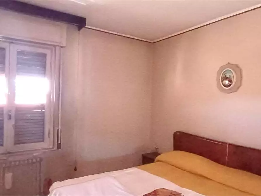 Immagine 37 di Appartamento in vendita  in Piazza Garibaldi 13 a Caravate