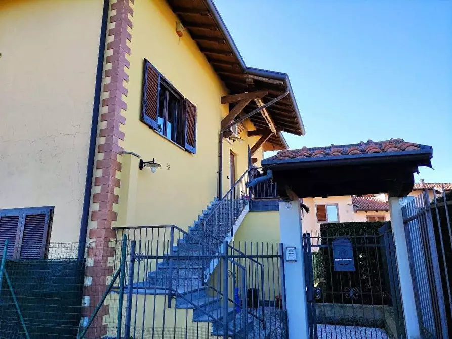 Immagine 1 di Villa in vendita  in via Sagittario, 1 1 a Angera