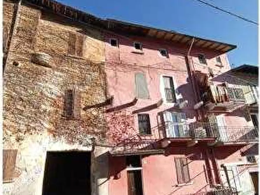 Immagine 2 di Appartamento in vendita  in Via Chiesa  14 a Caravate