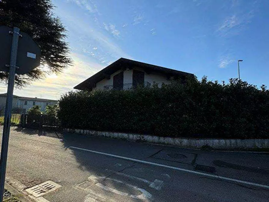 Immagine 1 di Villa in vendita  in Via Giuseppe Mazzini 65 a Besana In Brianza