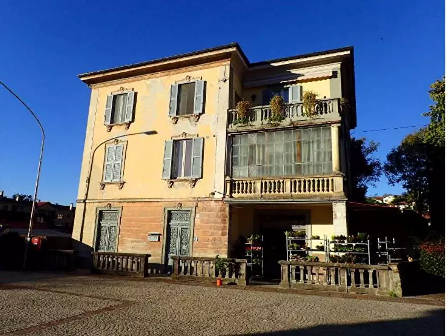 Immagine 1 di Casa indipendente in vendita  in Piazza Santo Stefano 4 4 a Laveno-Mombello