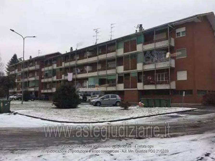 Immagine 1 di Stabile in vendita  in Via Generale Luigi Cadorna a Arona