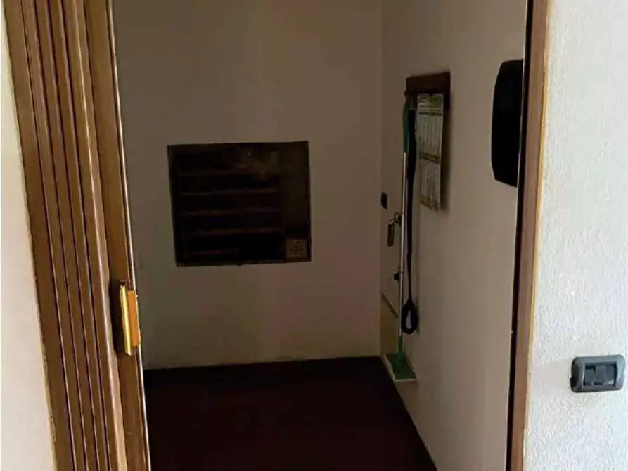 Immagine 16 di Appartamento in vendita  in via Cattel 15 15 a Luino