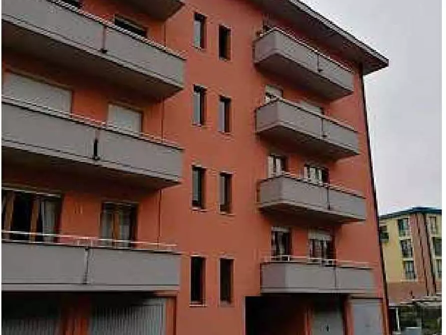 Immagine 1 di Appartamento in vendita  in via Filippo Turati 62 62 a Luino