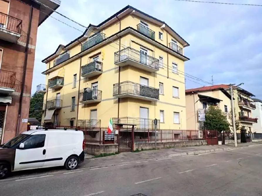 Immagine 1 di Appartamento in vendita  in Via CARLO PORTA   25 a Solaro