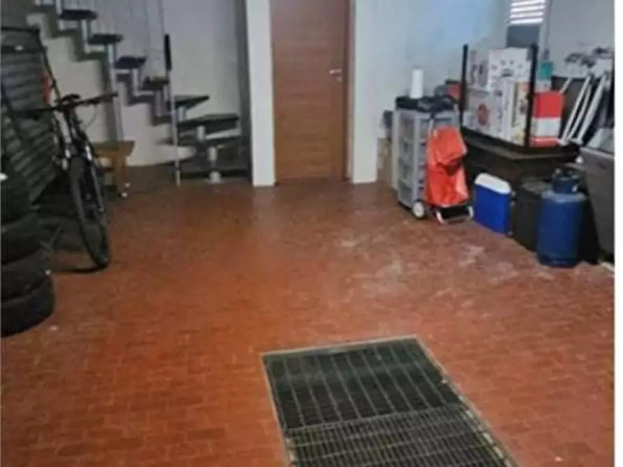 Immagine 5 di Garage in vendita  in via Nizzolina  25 a Castellanza