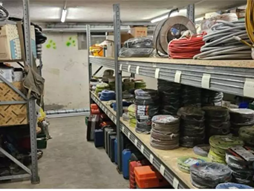 Immagine 14 di Garage in vendita  in via Nizzolina  25 a Castellanza