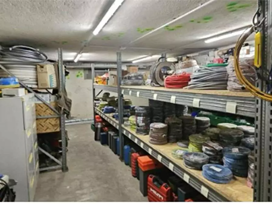 Immagine 16 di Garage in vendita  in via Nizzolina  25 a Castellanza