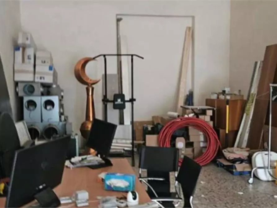 Immagine 21 di Garage in vendita  in via Nizzolina  25 a Castellanza