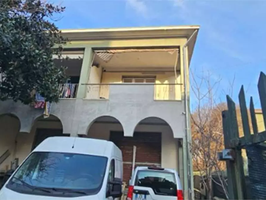 Immagine 3 di Garage in vendita  in via Nizzolina  25 a Castellanza