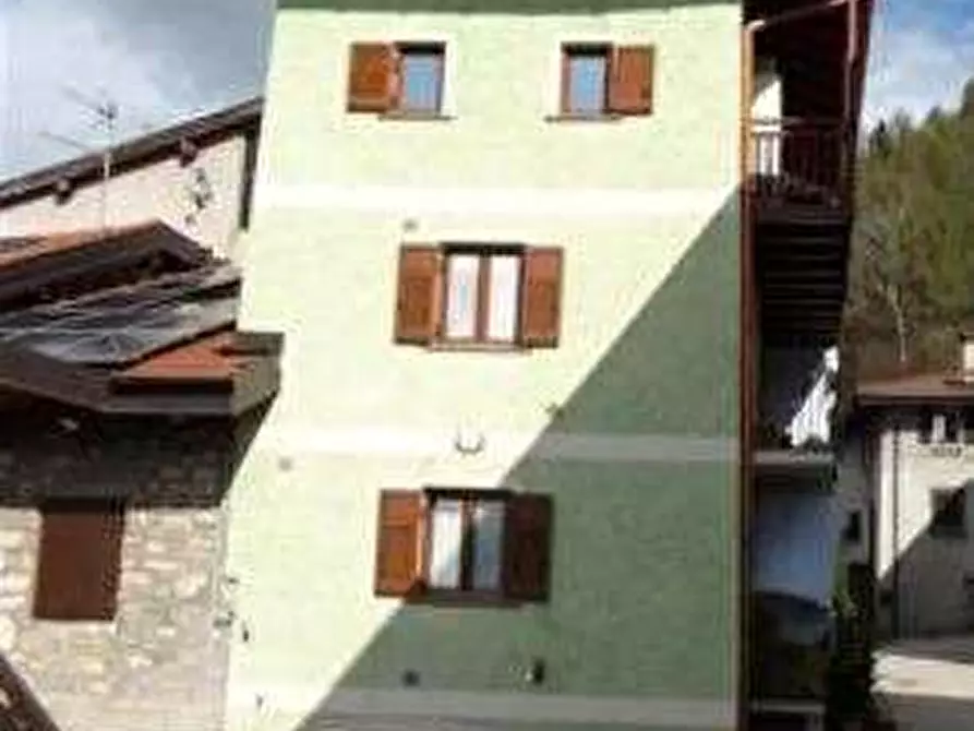 Immagine 1 di Porzione di casa in vendita  in Piazzetta del Mont  2 2 a Trento