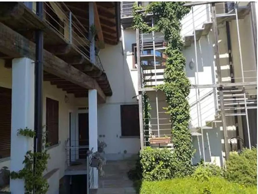 Immagine 1 di Ufficio in vendita  in Contrada Conti Coco, 21034 Cocquio-Trevisago VA, Italia 9 8 a Cocquio-Trevisago