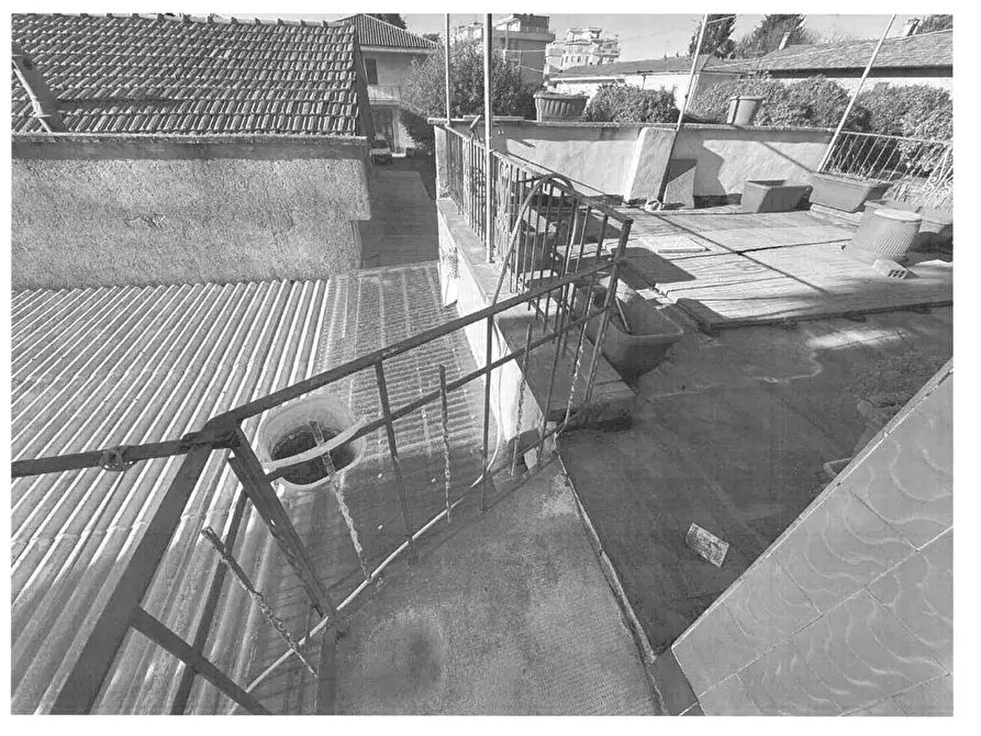 Immagine 40 di Porzione di casa in vendita  in Viale AMALFI 11 a Cardano Al Campo