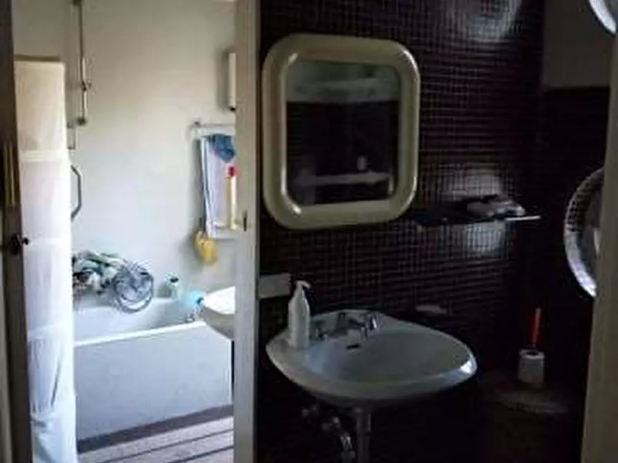 Immagine 26 di Villa in vendita  in Via Mazzini 2 a Albizzate