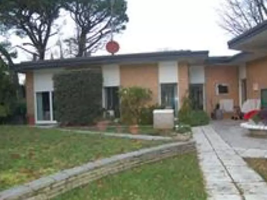 Immagine 1 di Villa in vendita  in Via Mazzini 3 a Albizzate