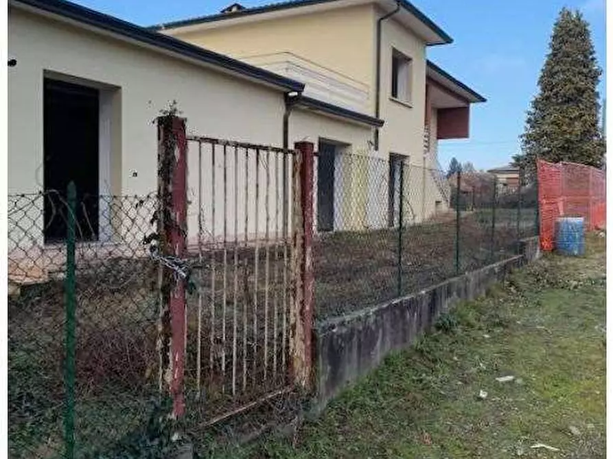 Immagine 2 di Villa in vendita  in Via Stazione 32 a Vergiate