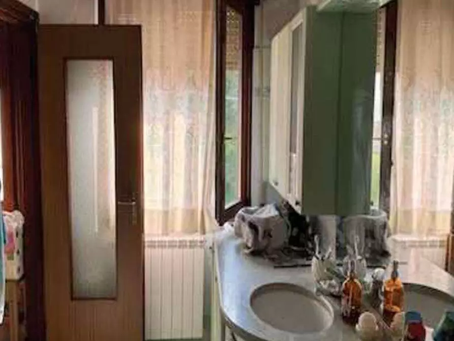 Immagine 17 di Appartamento in vendita  in Via Giosuè Carducci 10 a Tradate