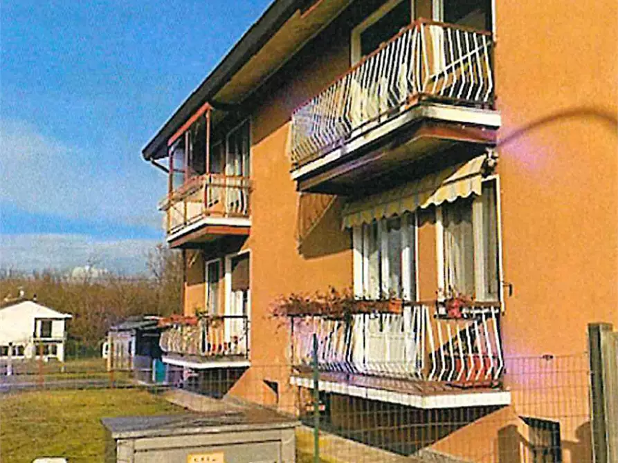 Immagine 1 di Appartamento in vendita  in Via Milano 117 a Angera