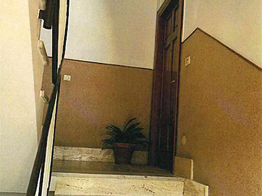 Immagine 5 di Appartamento in vendita  in Via Milano 117 a Angera