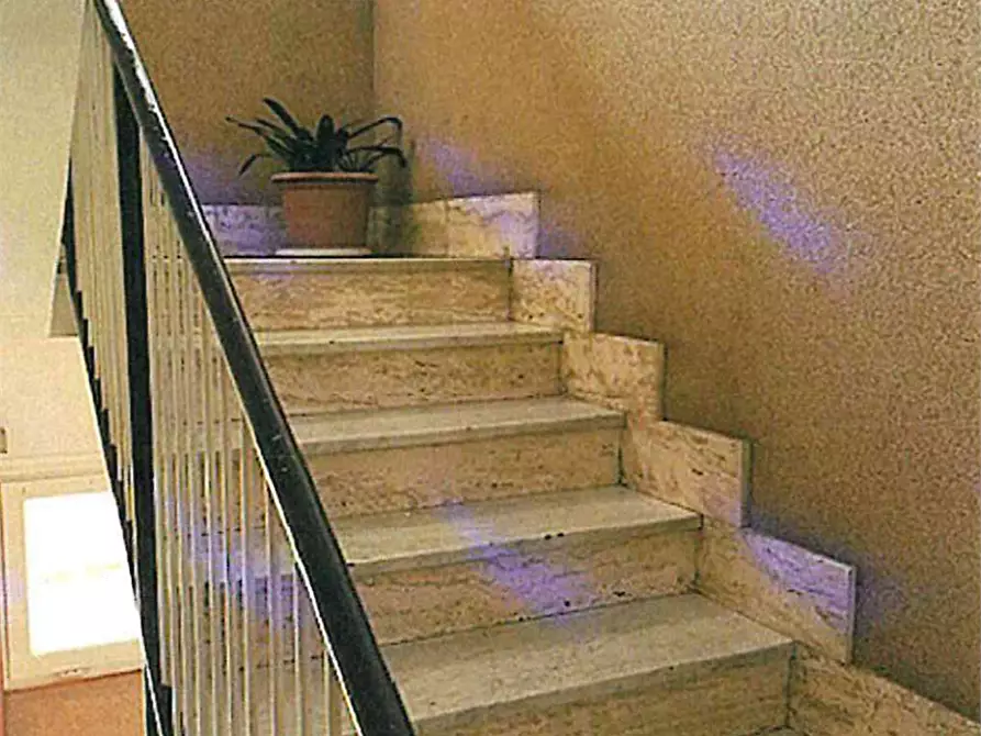 Immagine 6 di Appartamento in vendita  in Via Milano 117 a Angera