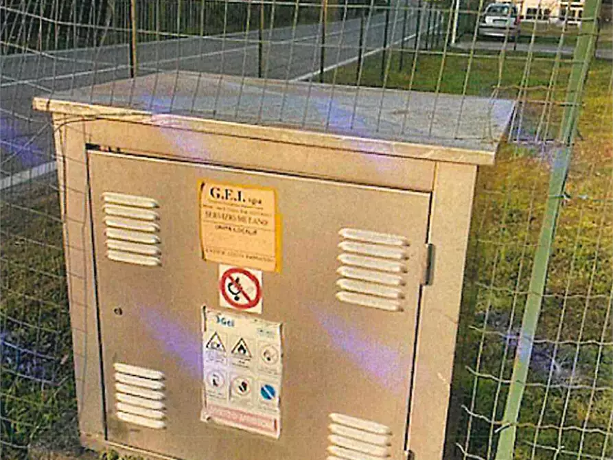 Immagine 14 di Appartamento in vendita  in Via Milano 117 a Angera