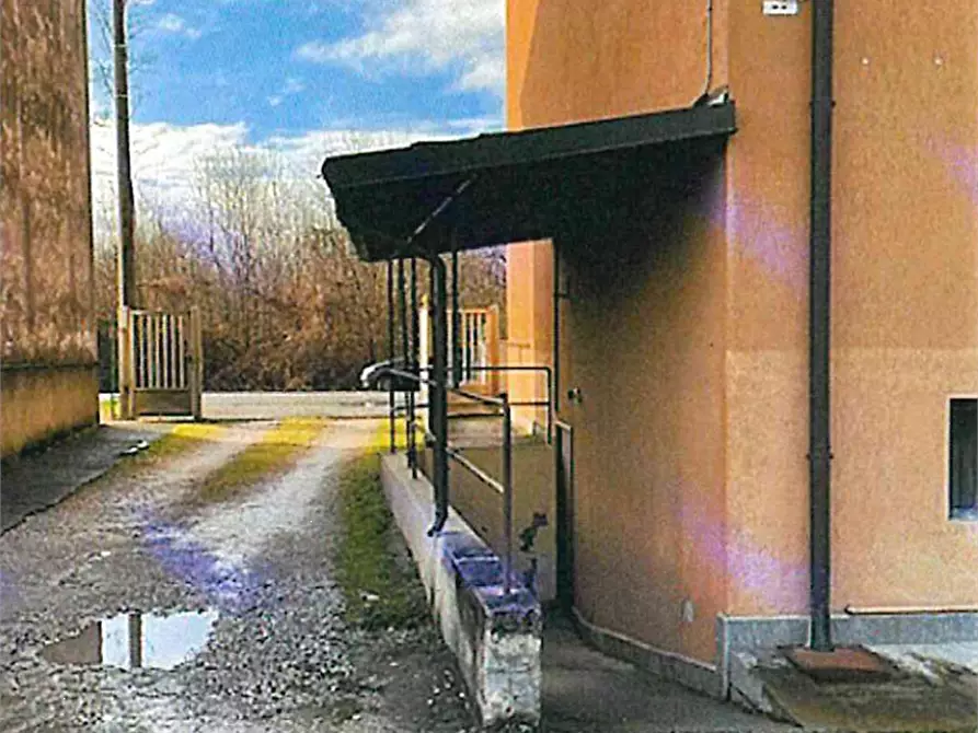 Immagine 15 di Appartamento in vendita  in Via Milano 117 a Angera